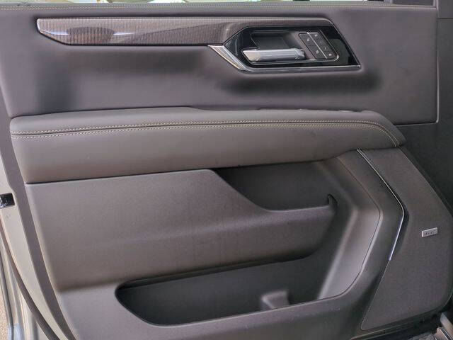 2025 GMC Yukon Elevation