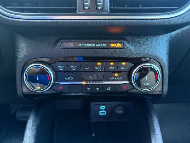 2022 Ford Escape Titanium