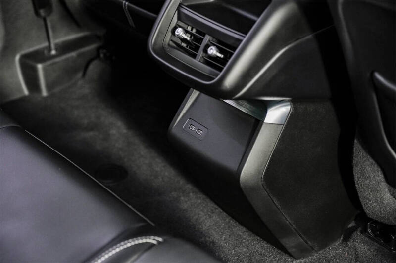 2024 Cadillac LYRIQ Luxury 1