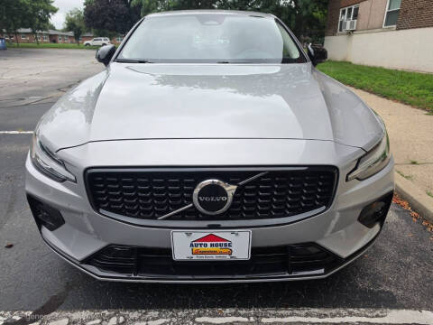 2024 Volvo S60 B5 Core Dark Theme