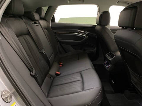 2023 Audi e-tron quattro Premium Plus