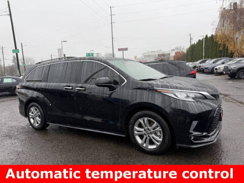 2022 Toyota Sienna XSE 7-Passenger