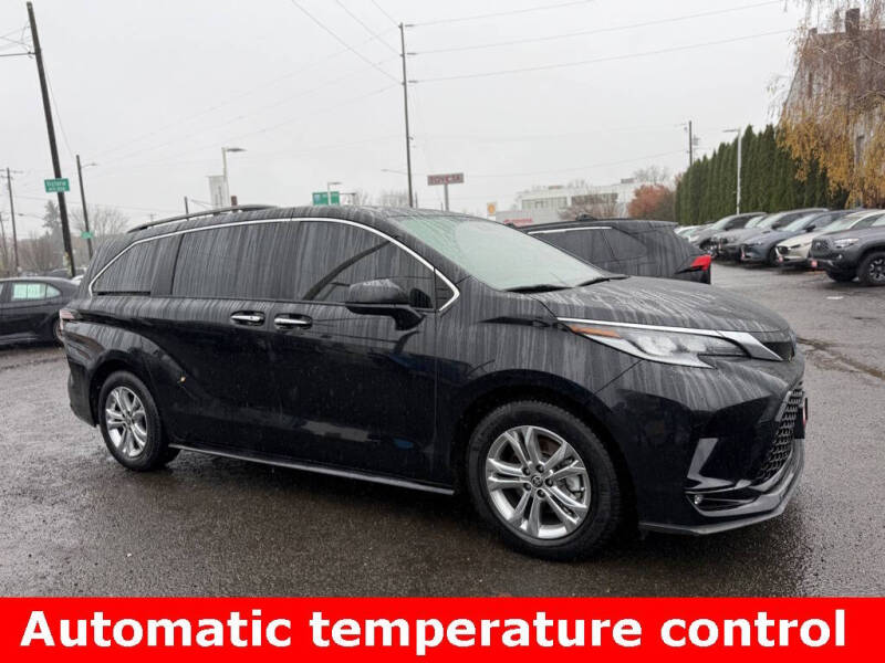 2022 Toyota Sienna XSE 7-Passenger