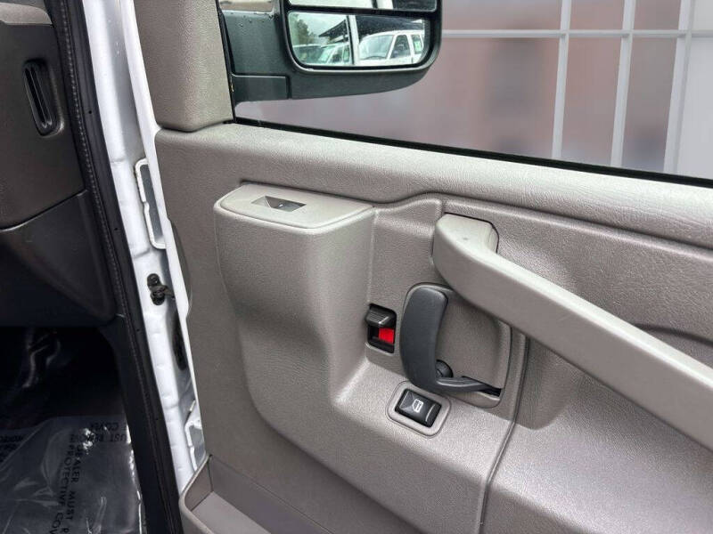 2024 Chevrolet Express 2500
