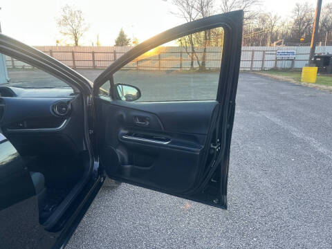 2016 Toyota Prius c Two