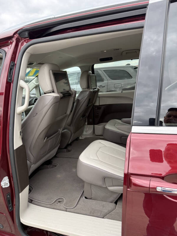 2017 Chrysler Pacifica Touring-L Plus