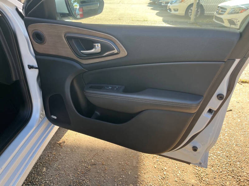 2015 Chrysler 200 C
