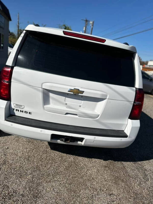 2015 Chevrolet Tahoe LT photo 3