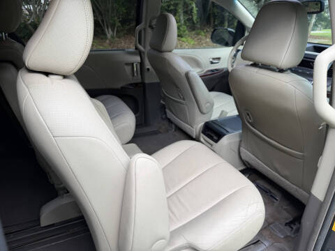 2014 Toyota Sienna XLE 8-Passenger