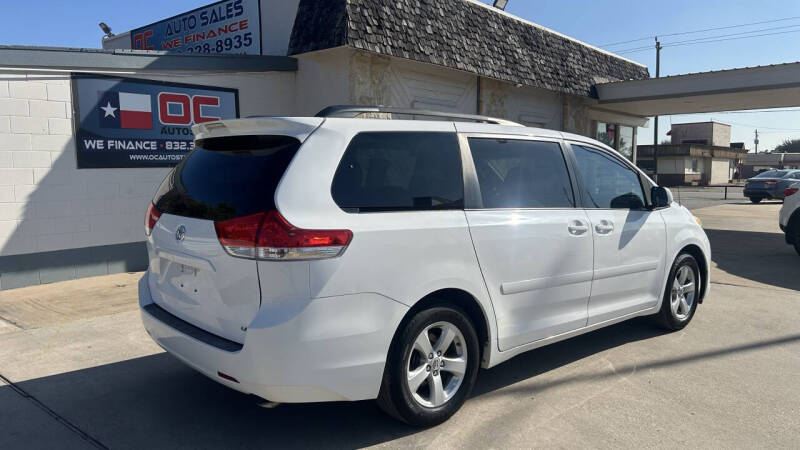 2012 Toyota Sienna LE 8-Passenger
