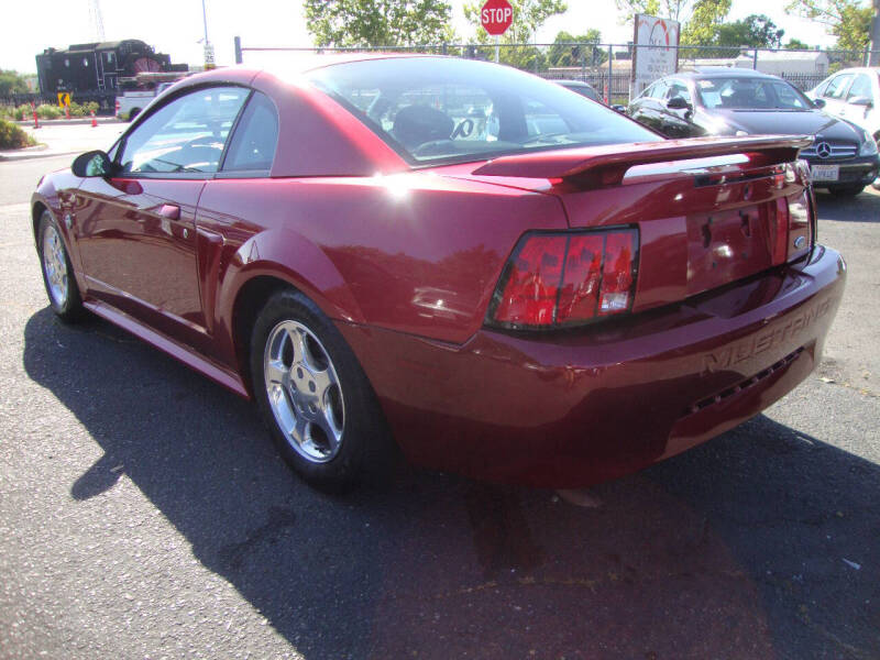 2004 Ford Mustang