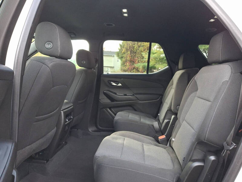 2022 Chevrolet Traverse LT Cloth