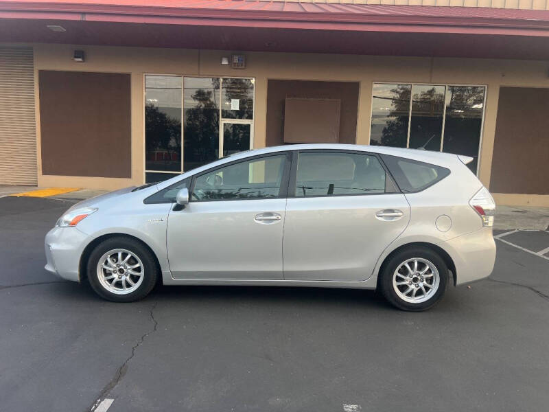 2013 Toyota Prius v Two