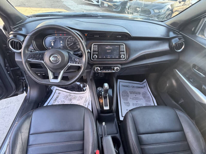 2020 Nissan Kicks SR