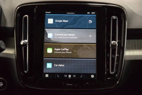 2025 Volvo XC40 B5 Plus Dark Theme