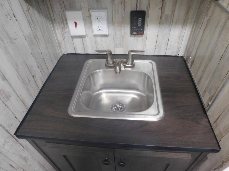 2025 Cargo Mate Eliminator SS 34' Full Bathroo