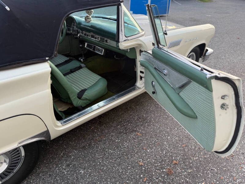 1957 Ford Thunderbird