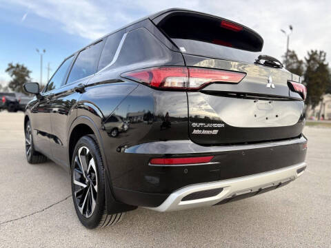 2023 Mitsubishi Outlander SE