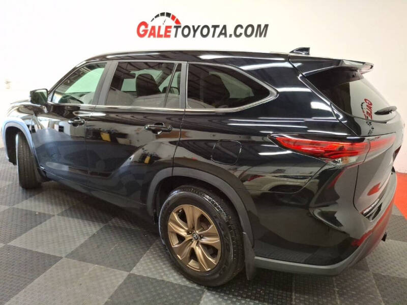 2023 Toyota Highlander Hybrid Bronze Edition