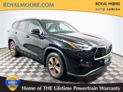 2023 Toyota Highlander Hybrid for sale at Royal Moore Custom Finance in Hillsboro OR