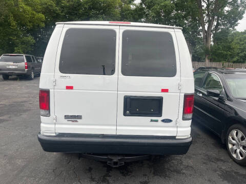 2009 Ford E-Series E-150 XL