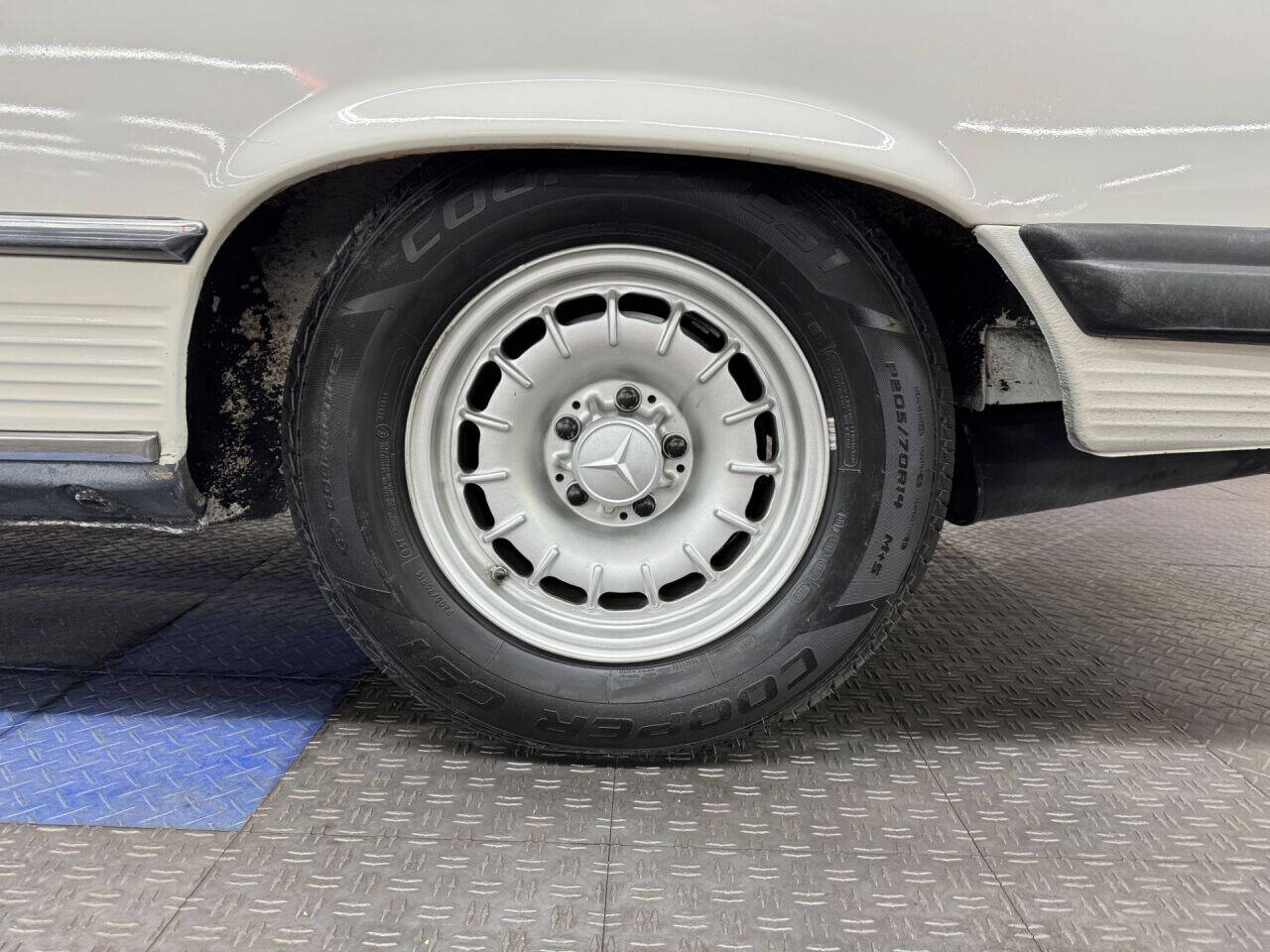 1977 Mercedes-Benz 450-Class 21