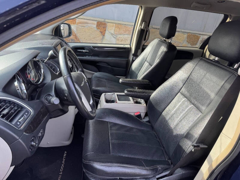 2014 Chrysler Town and Country Touring