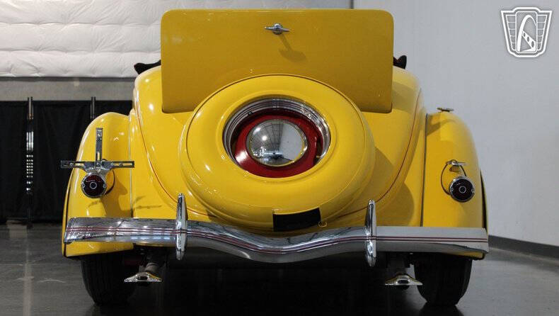 1935 Ford Deluxe