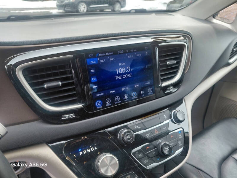 2017 Chrysler Pacifica Touring-L