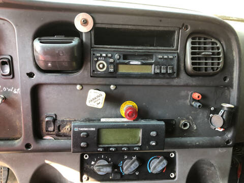 2005 Freightliner M2 106