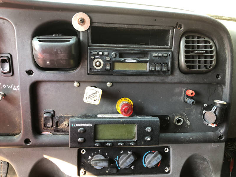 2005 Freightliner M2 106