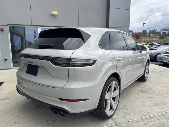 2022 Porsche Cayenne Platinum Edition