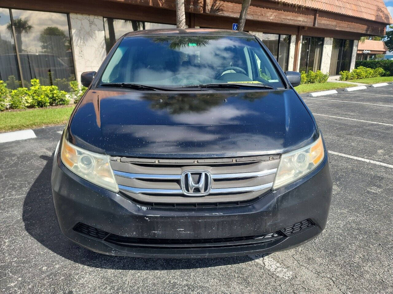 2011 Honda Odyssey Minivan - $8,900
