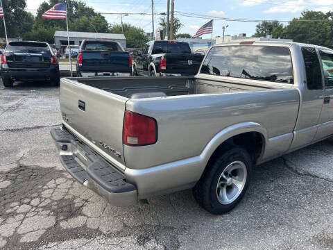 2000 Chevrolet S-10 LS
