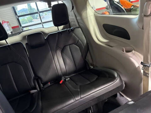 2024 Chrysler Pacifica Plug-In Hybrid Select