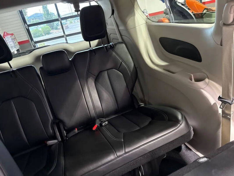2024 Chrysler Pacifica Plug-In Hybrid Select