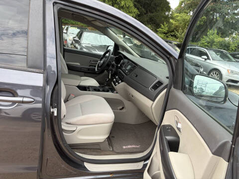 2017 Kia Sedona LX