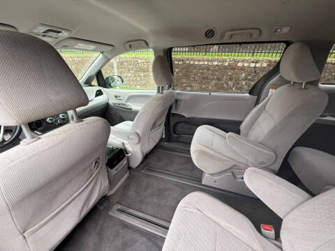 2018 Toyota Sienna LE 7-Passenger