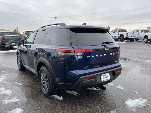 2024 Nissan Pathfinder SV