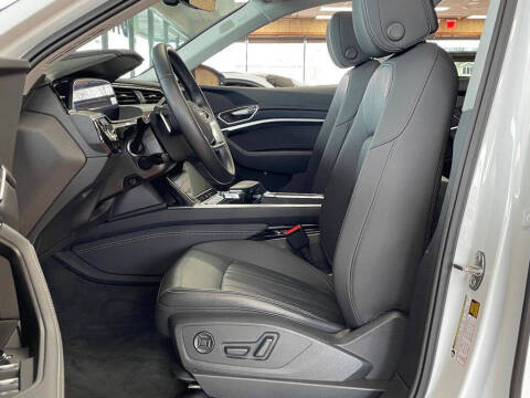 2022 Audi e-tron quattro Premium Plus