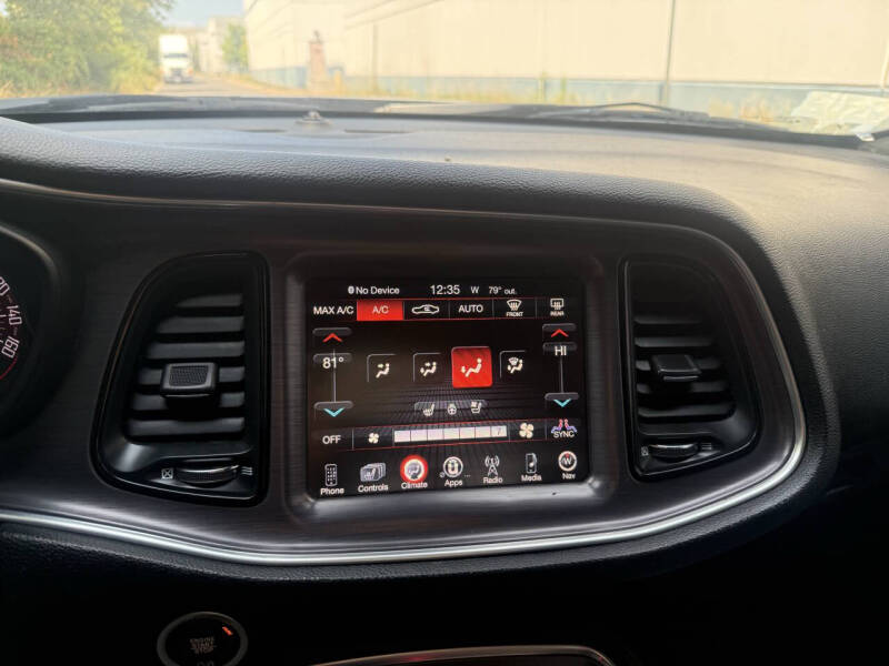 2016 Dodge Challenger SXT Plus