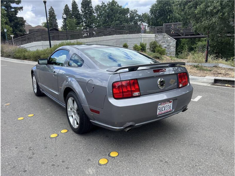 2006 Ford Mustang GT Deluxe