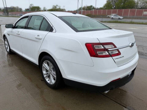 2017 Ford Taurus SE