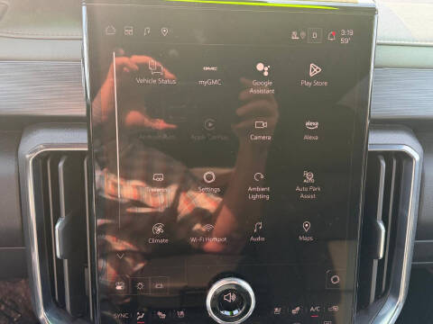 2024 GMC Acadia AT4