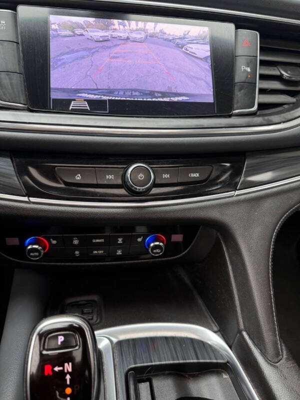 2020 Buick Enclave Essence