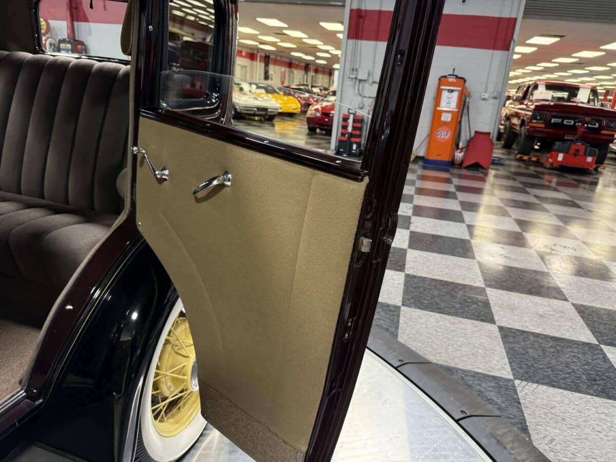 1932 Ford Model 18 37