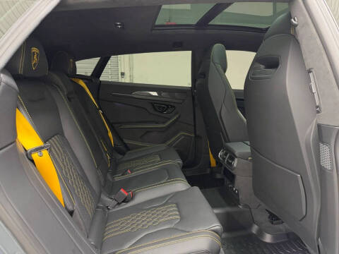 2025 Lamborghini Urus SE