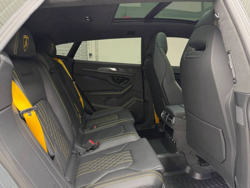 2025 Lamborghini Urus SE
