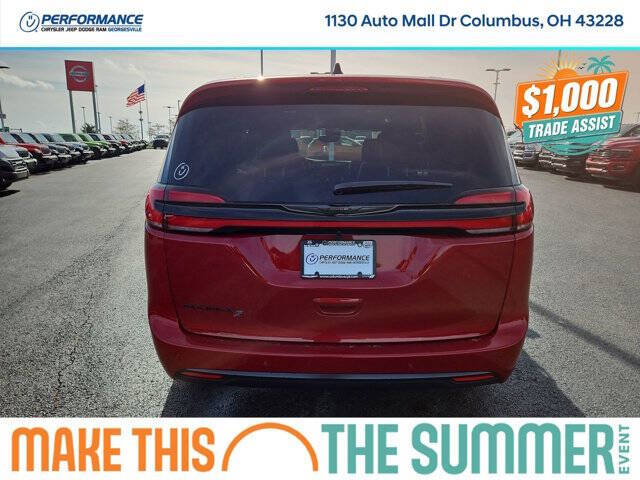 2026 Chrysler Pacifica Select