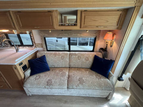 2001 Winnebago Journey 36L